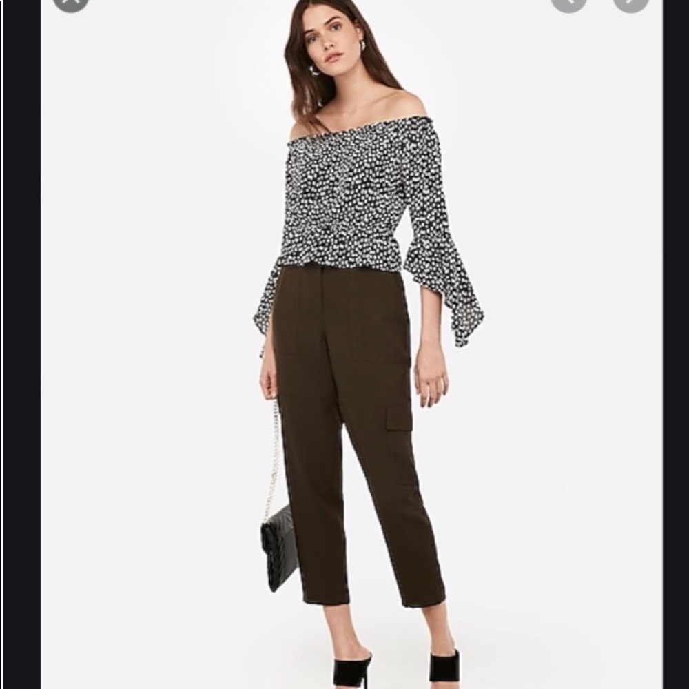 😍😍Express printed off the shoulder top